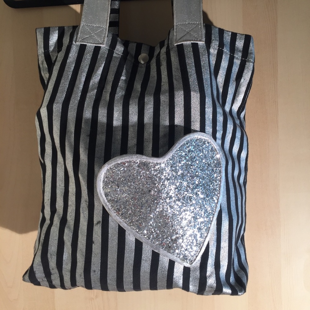 FE Fashion Express silver black denim tote heart